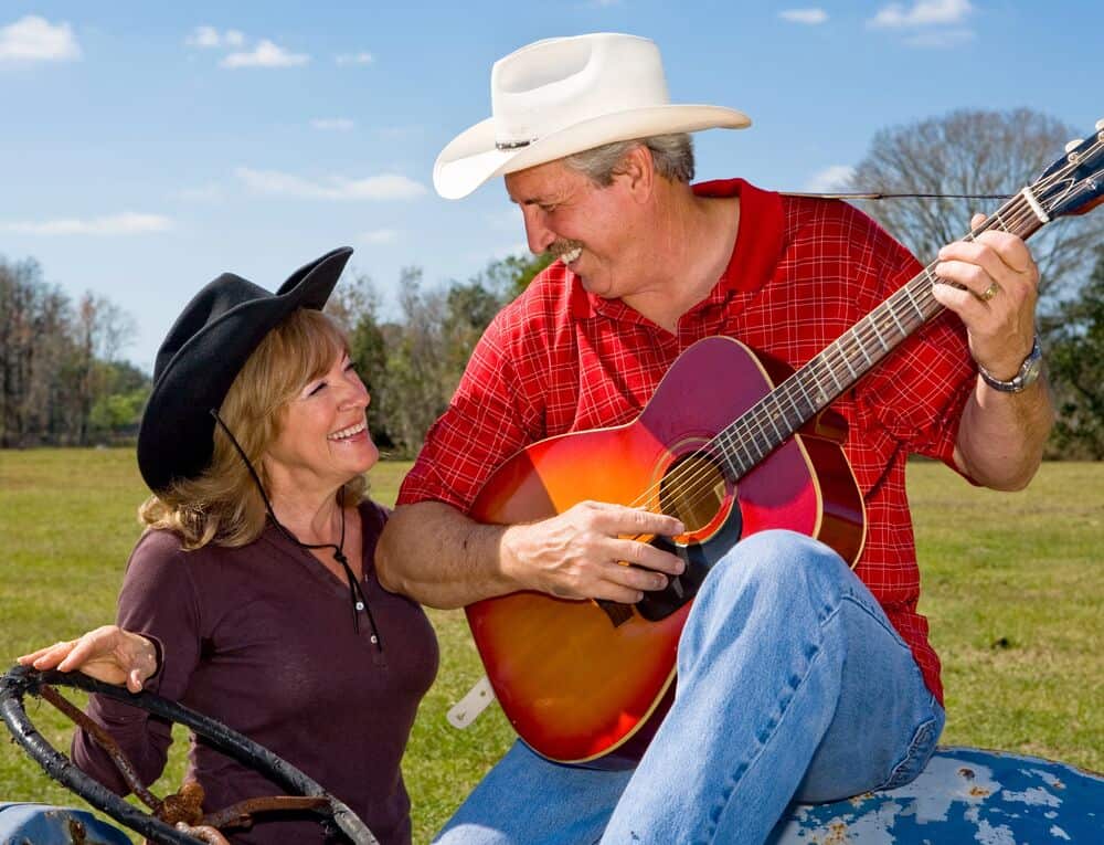 Welches Merkmal ist typisch für die Songtexte der Country-Musik?